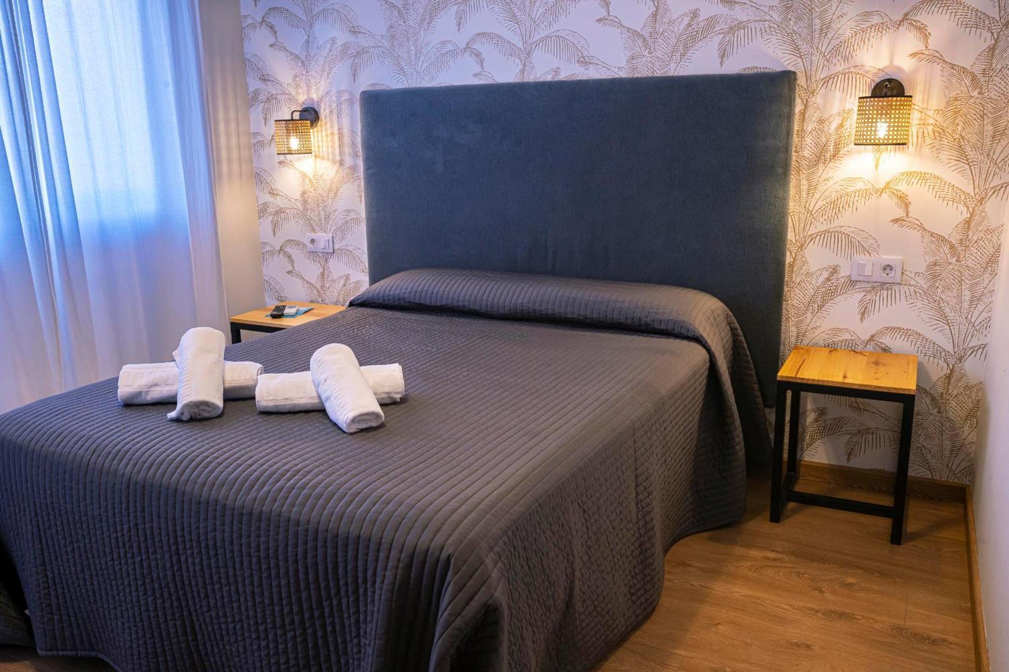 Complejo Roma Hotel Алдеануева дел Камино Екстериор снимка