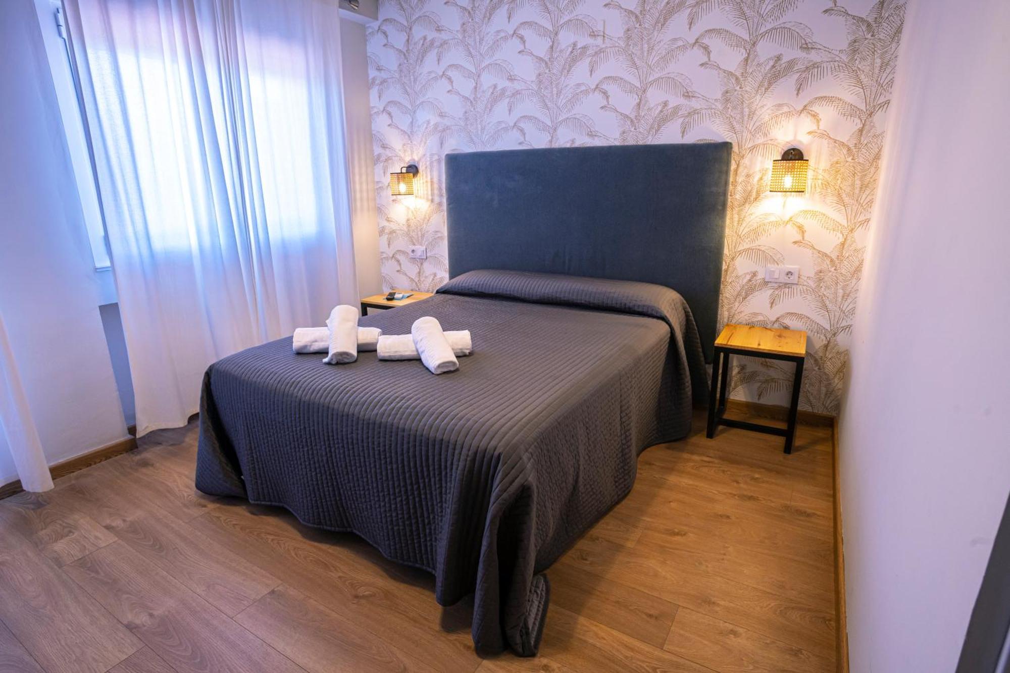 Complejo Roma Hotel Алдеануева дел Камино Екстериор снимка