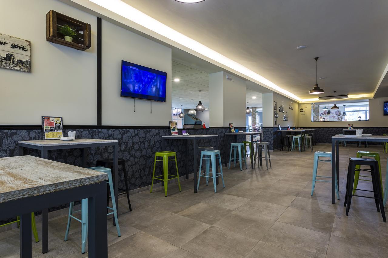 Complejo Roma Hotel Алдеануева дел Камино Екстериор снимка